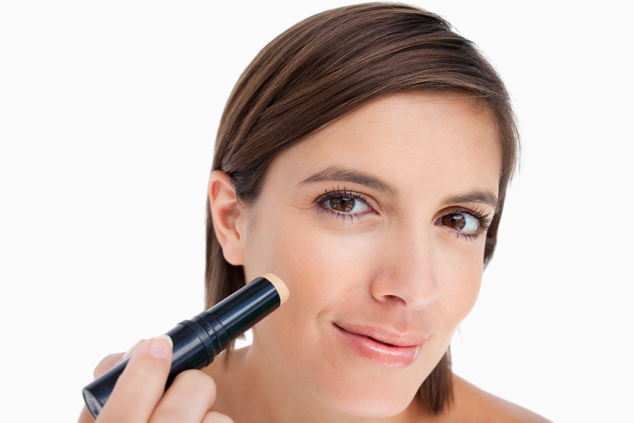 Female Daily Editorial – Foundation Stick Bisa Bikin Makeup Flawless Sekali Usap? Intip Koleksi Baru dari SKINTIFIC!